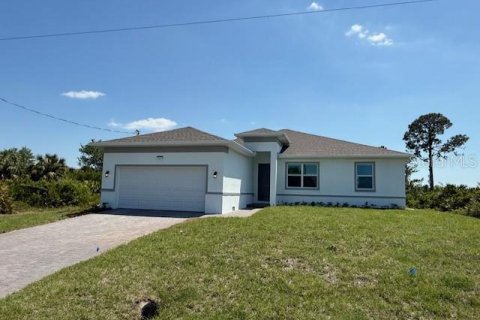 House in Port Charlotte, Florida 4 bedrooms, 177.81 sq.m. № 1637693 - photo 1
