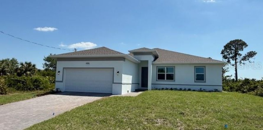 House in Port Charlotte, Florida 4 bedrooms, 177.81 sq.m. № 1637693