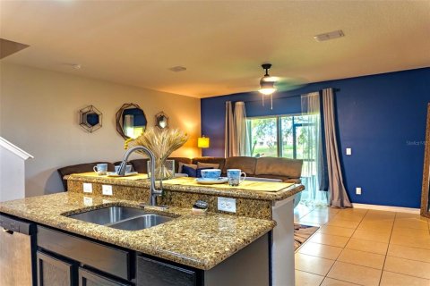 Townhouse in Davenport, Florida 4 bedrooms, 181.16 sq.m. № 1588684 - photo 13