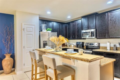 Townhouse in Davenport, Florida 4 bedrooms, 181.16 sq.m. № 1588684 - photo 17