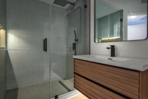 Condominio en venta en Miami Beach, Florida, 2 dormitorios, 100.71 m2 № 1965315 - foto 4