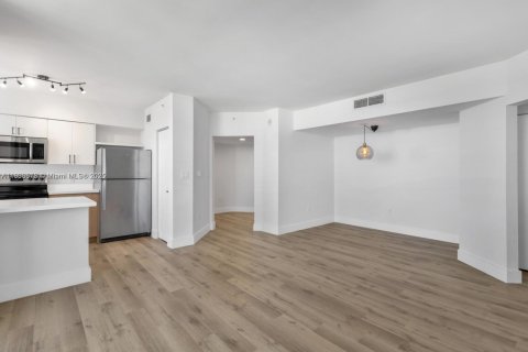 Condominio en venta en Miami Beach, Florida, 2 dormitorios, 100.71 m2 № 1965315 - foto 19