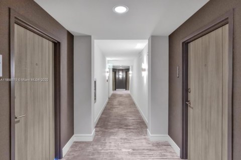 Condominio en venta en Miami Beach, Florida, 2 dormitorios, 100.71 m2 № 1965315 - foto 21