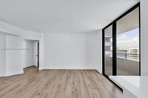 Condominio en venta en Miami Beach, Florida, 2 dormitorios, 100.71 m2 № 1965315 - foto 3