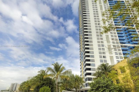 Condominio en venta en Miami Beach, Florida, 2 dormitorios, 100.71 m2 № 1965315 - foto 30