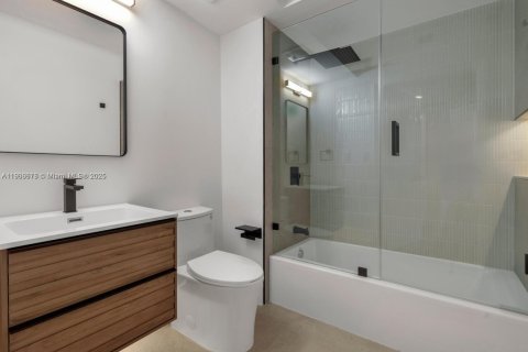 Condominio en venta en Miami Beach, Florida, 2 dormitorios, 100.71 m2 № 1965315 - foto 12