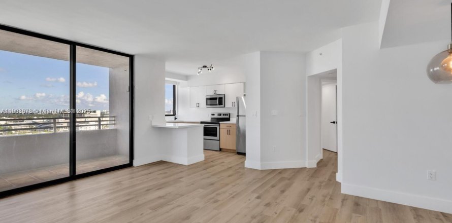 Condominio en Miami Beach, Florida, 2 dormitorios  № 1965315