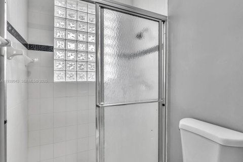 Villa ou maison à vendre à Coral Springs, Floride: 5 chambres, 289.02 m2 № 1996771 - photo 28