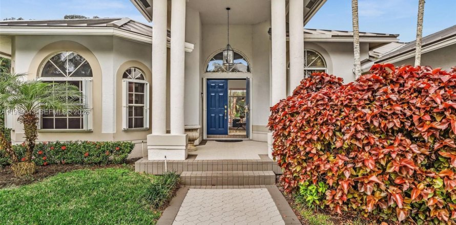 Villa ou maison à Coral Springs, Floride 5 chambres, 289.02 m2 № 1996771