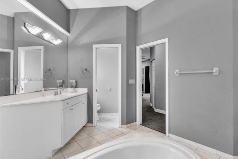 Villa ou maison à vendre à Coral Springs, Floride: 5 chambres, 289.02 m2 № 1996771 - photo 21