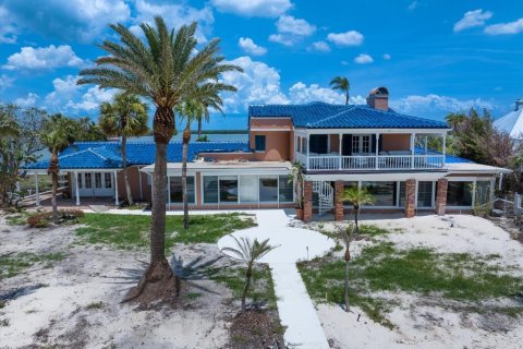 House in Clearwater, Florida 5 bedrooms, 503.62 sq.m. № 2110458 - photo 21
