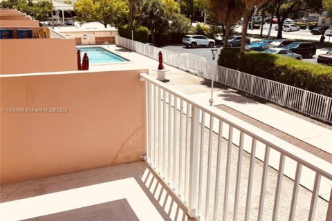 Condominio en venta en Hallandale Beach, Florida, 1 dormitorio, 62.24 m2 № 1993748 - foto 13