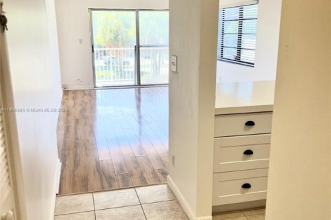 Condominio en venta en Hallandale Beach, Florida, 1 dormitorio, 62.24 m2 № 1993748 - foto 8
