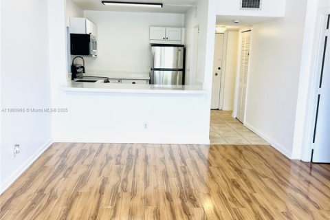 Condominio en venta en Hallandale Beach, Florida, 1 dormitorio, 62.24 m2 № 1993748 - foto 2