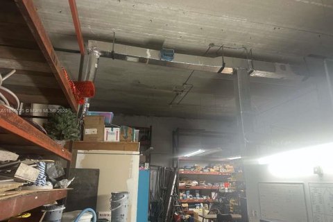 Propiedad comercial en venta en Hialeah, Florida № 1945171 - foto 8