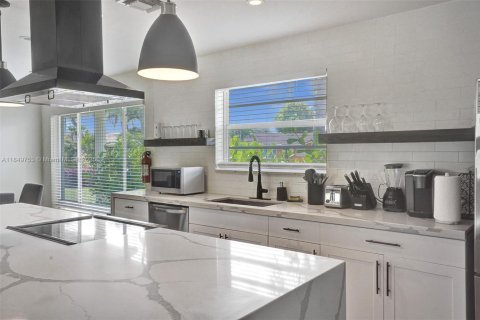 Casa en alquiler en Wilton Manors, Florida, 4 dormitorios, 222.69 m2 № 1881506 - foto 24