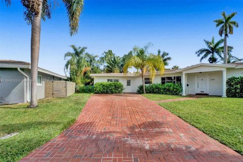 Casa en alquiler en Wilton Manors, Florida, 4 dormitorios, 222.69 m2 № 1881506 - foto 3