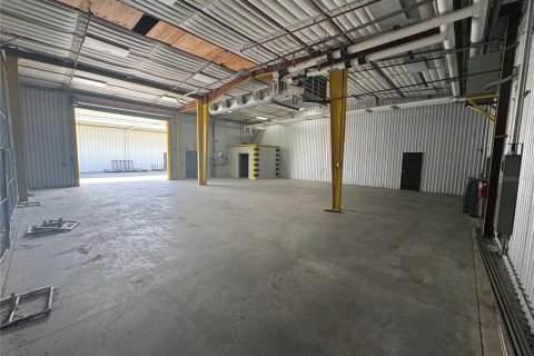 Propiedad comercial en alquiler en Brooksville, Florida, 232.26 m2 № 1917305 - foto 3