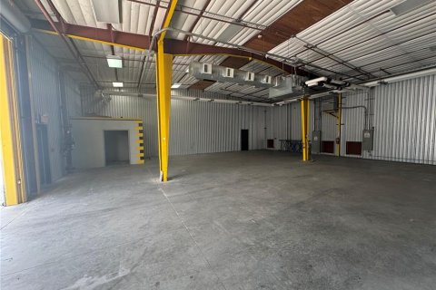 Propiedad comercial en alquiler en Brooksville, Florida, 232.26 m2 № 1917305 - foto 4