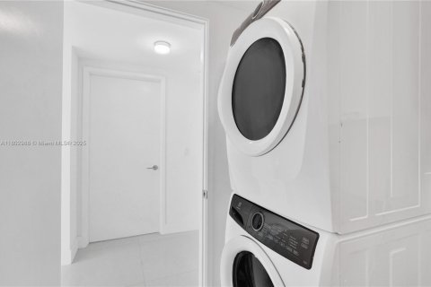 Condo in Sunny Isles Beach, Florida, 3 bedrooms  № 1762737 - photo 21