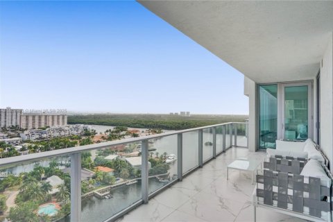 Condo in Sunny Isles Beach, Florida, 3 bedrooms  № 1762737 - photo 1