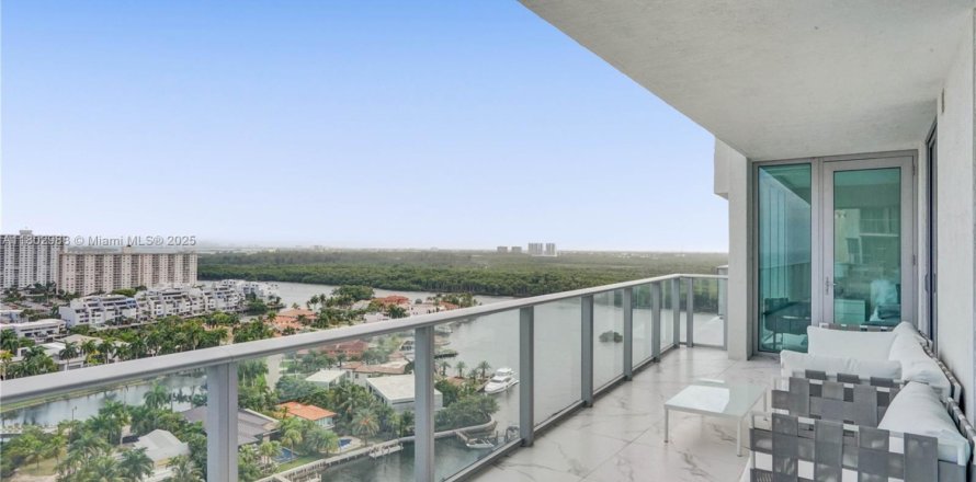 Condo in Sunny Isles Beach, Florida, 3 bedrooms  № 1762737