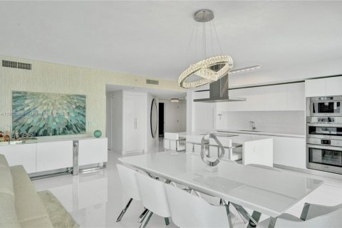 Condo in Sunny Isles Beach, Florida, 3 bedrooms  № 1762737 - photo 16