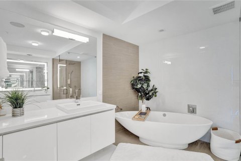 Condo in Sunny Isles Beach, Florida, 3 bedrooms  № 1762737 - photo 11