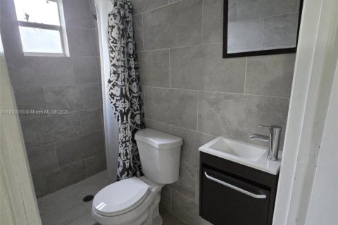 Снять в аренду квартиру в Форт-Лодердейл, Флорида 1 спальня, 81.48м2, № 1988307 - фото 3