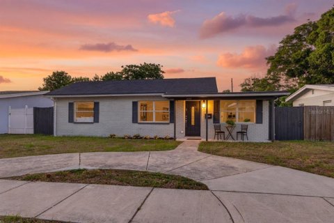 Villa ou maison à Saint Petersburg, Floride 4 chambres, 128.48 m2 № 2099913
