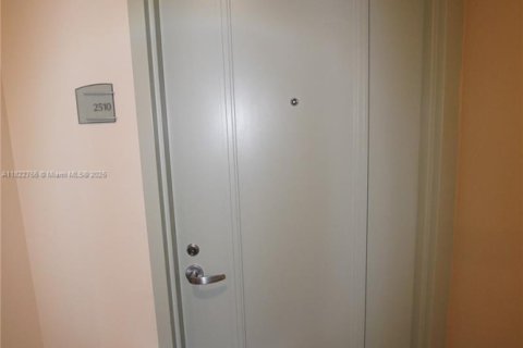 Condominio en venta en Miami, Florida, 1 dormitorio, 73.76 m2 № 1787120 - foto 13