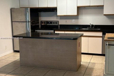 Condominio en alquiler en Pompano Beach, Florida, 1 dormitorio, 58.81 m2 № 1872173 - foto 1