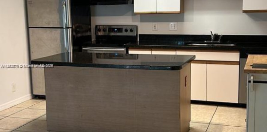 Condominio en Pompano Beach, Florida, 1 dormitorio  № 1872173