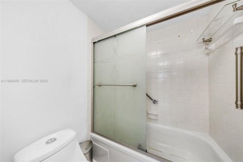 Condominio en alquiler en Hallandale Beach, Florida, 1 dormitorio, 92.9 m2 № 2044801 - foto 21