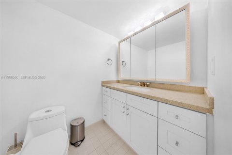 Condominio en alquiler en Hallandale Beach, Florida, 1 dormitorio, 92.9 m2 № 2044801 - foto 12