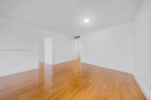 Condominio en alquiler en Hallandale Beach, Florida, 1 dormitorio, 92.9 m2 № 2044801 - foto 8