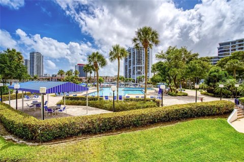 Condominio en alquiler en Hallandale Beach, Florida, 1 dormitorio, 92.9 m2 № 2044801 - foto 3