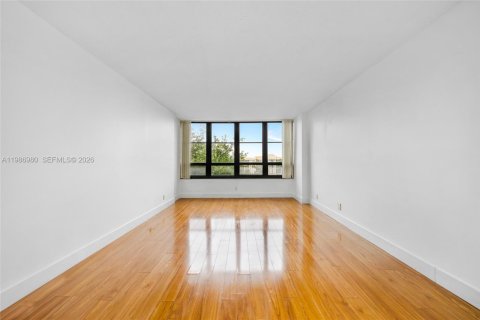 Condominio en alquiler en Hallandale Beach, Florida, 1 dormitorio, 92.9 m2 № 2044801 - foto 17
