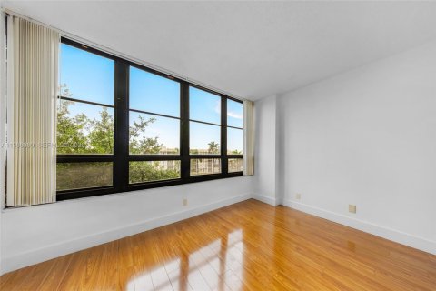 Condominio en alquiler en Hallandale Beach, Florida, 1 dormitorio, 92.9 m2 № 2044801 - foto 19