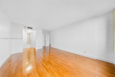 Condominio en alquiler en Hallandale Beach, Florida, 1 dormitorio, 92.9 m2 № 2044801 - foto 18