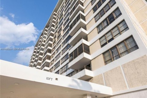 Condominio en alquiler en Hallandale Beach, Florida, 1 dormitorio, 92.9 m2 № 2044801 - foto 2