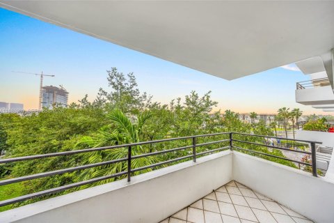 Condominio en alquiler en Hallandale Beach, Florida, 1 dormitorio, 92.9 m2 № 2044801 - foto 10