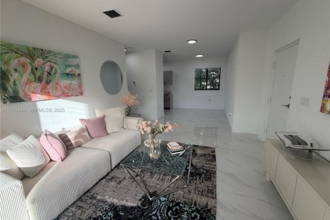 Снять в аренду квартиру в Хайалиа, Флорида 2 спальни, № 1992213 - фото 3