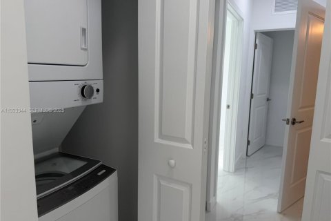 Снять в аренду квартиру в Хайалиа, Флорида 2 спальни, № 1992213 - фото 6