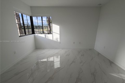 Снять в аренду квартиру в Хайалиа, Флорида 2 спальни, № 1992213 - фото 11