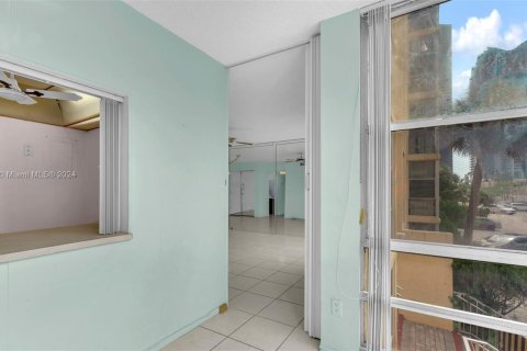Condominio en venta en Sunny Isles Beach, Florida, 1 dormitorio, 67.35 m2 № 1188350 - foto 7