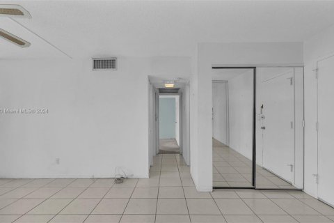 Condominio en venta en Sunny Isles Beach, Florida, 1 dormitorio, 67.35 m2 № 1188350 - foto 9