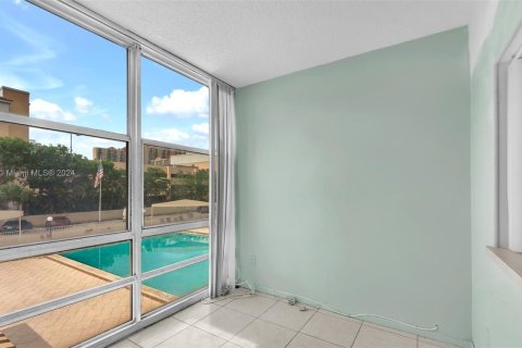 Condominio en venta en Sunny Isles Beach, Florida, 1 dormitorio, 67.35 m2 № 1188350 - foto 5