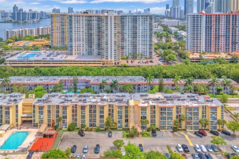 Condominio en venta en Sunny Isles Beach, Florida, 1 dormitorio, 67.35 m2 № 1188350 - foto 30