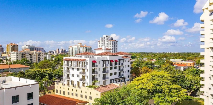 Коммерческая недвижимость в Корал-Гейблс, Флорида № 1958935